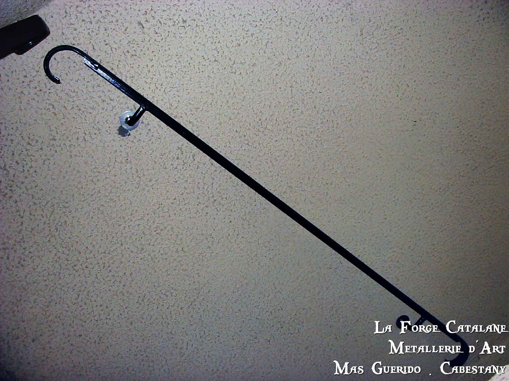 Main courante mouluree crosses finition forge catalane 3.jpg